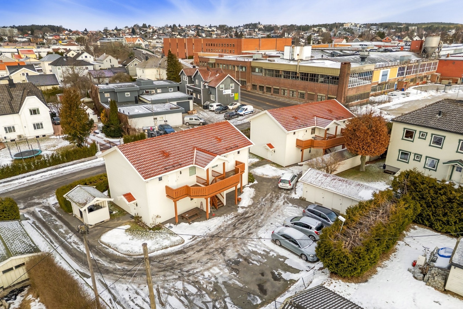 Det er kort vei til Sarpsborg sentrum og Tunejordet handelsområde, samt Tunevannet. Galleribilde