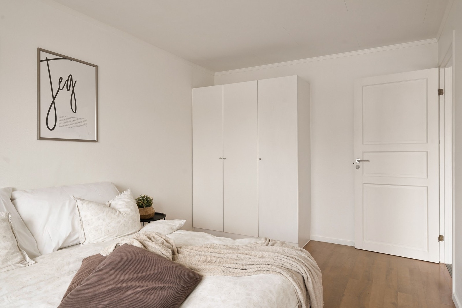 God plass til garderobeskap. Galleribilde