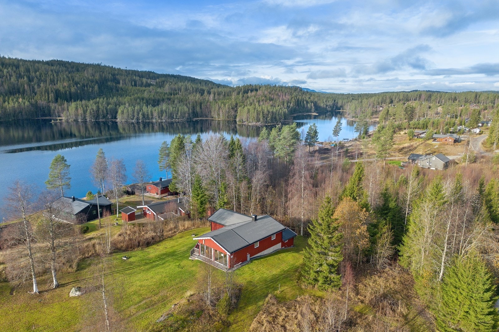 På vinterstid er det preparerte skiløyper i nærområdet for flotte skiturer. Galleribilde