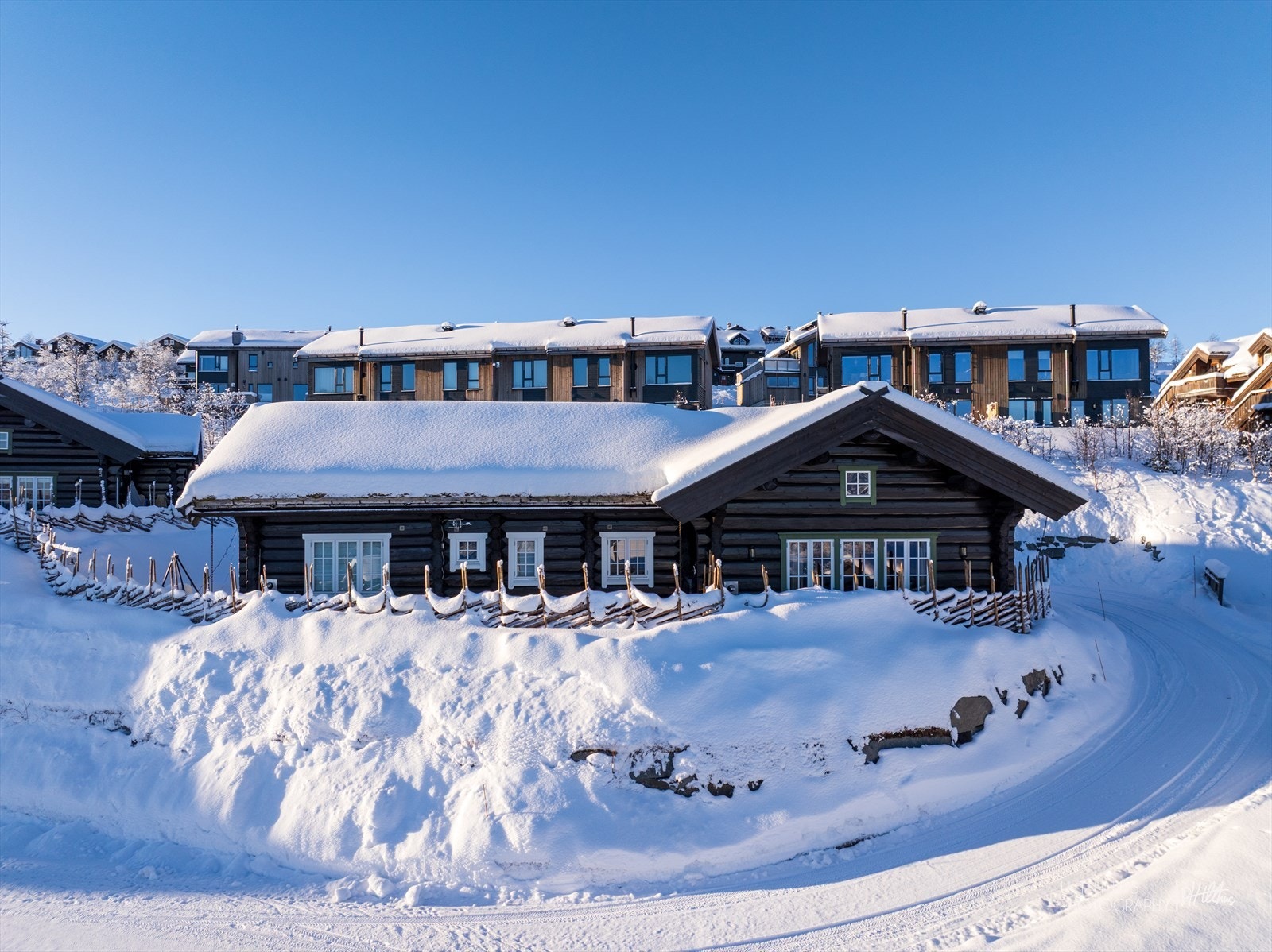 Hytten ligger flott til på solrike Kikut Galleribilde