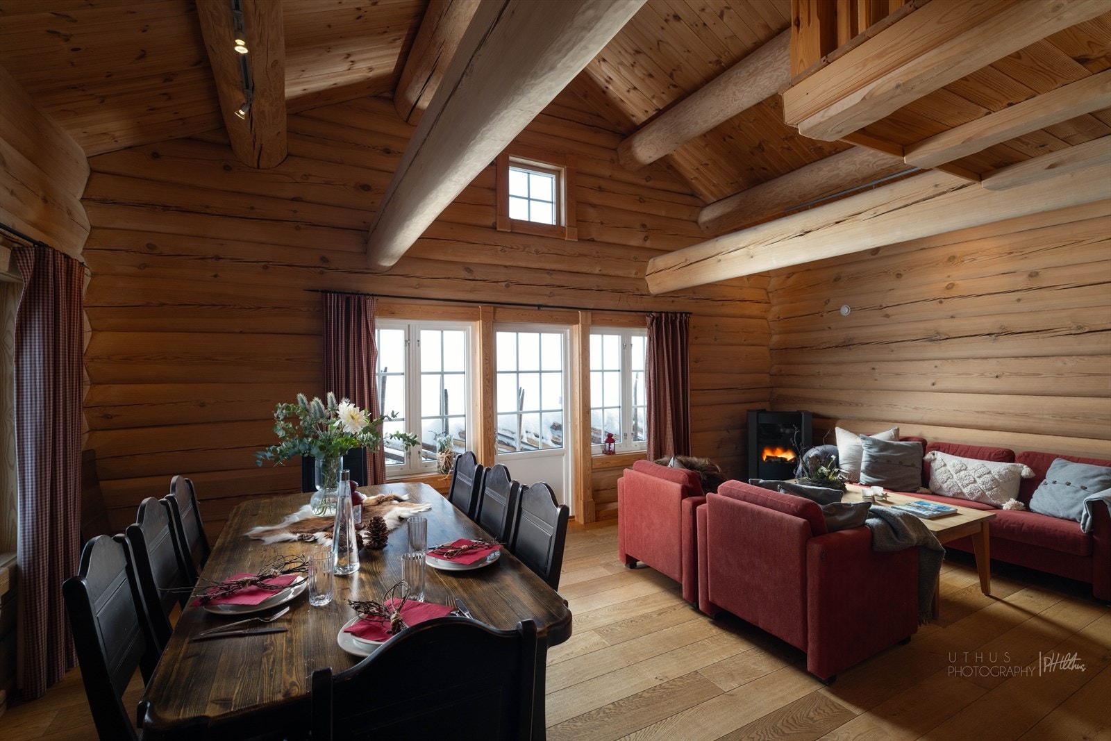 Stue med god takhøyde som gir en romslig følelse Galleribilde