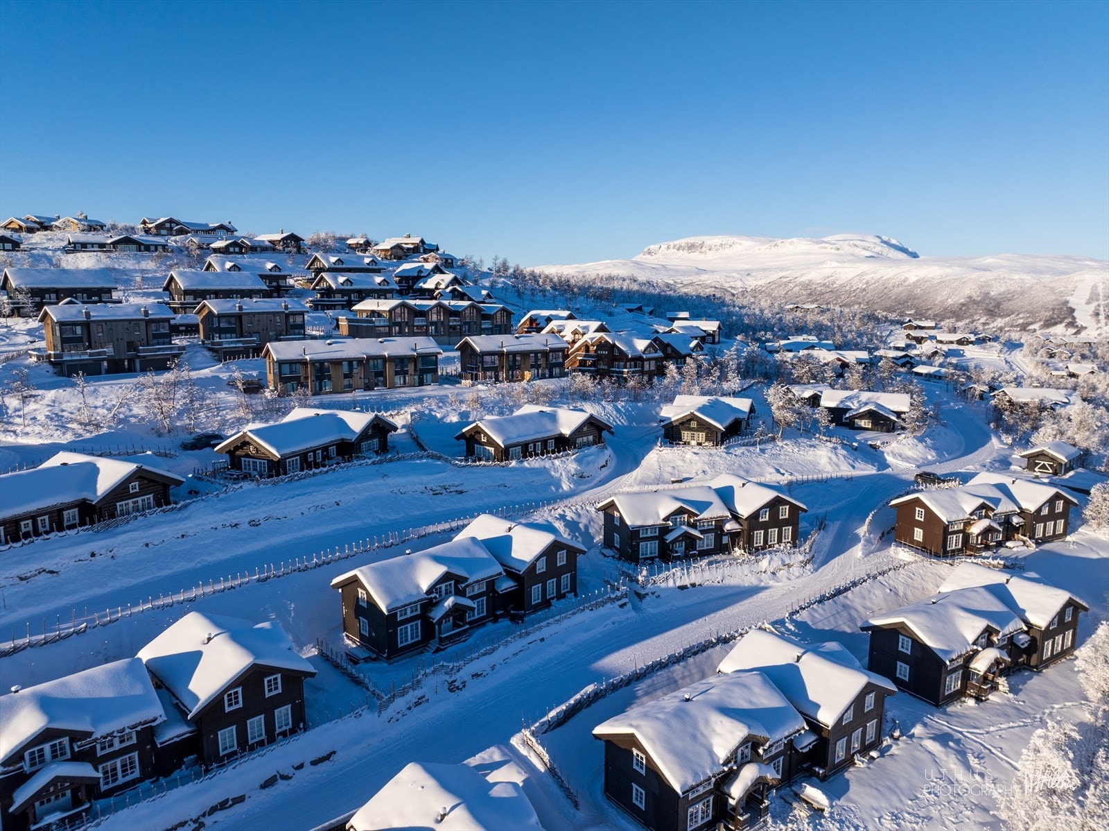 Boligen har en perfekt beliggenhet med kort vei til både skitrekk og velpreparerte langrennsløyper _ ideelt for alle som elsker vinteraktiviteter Galleribilde