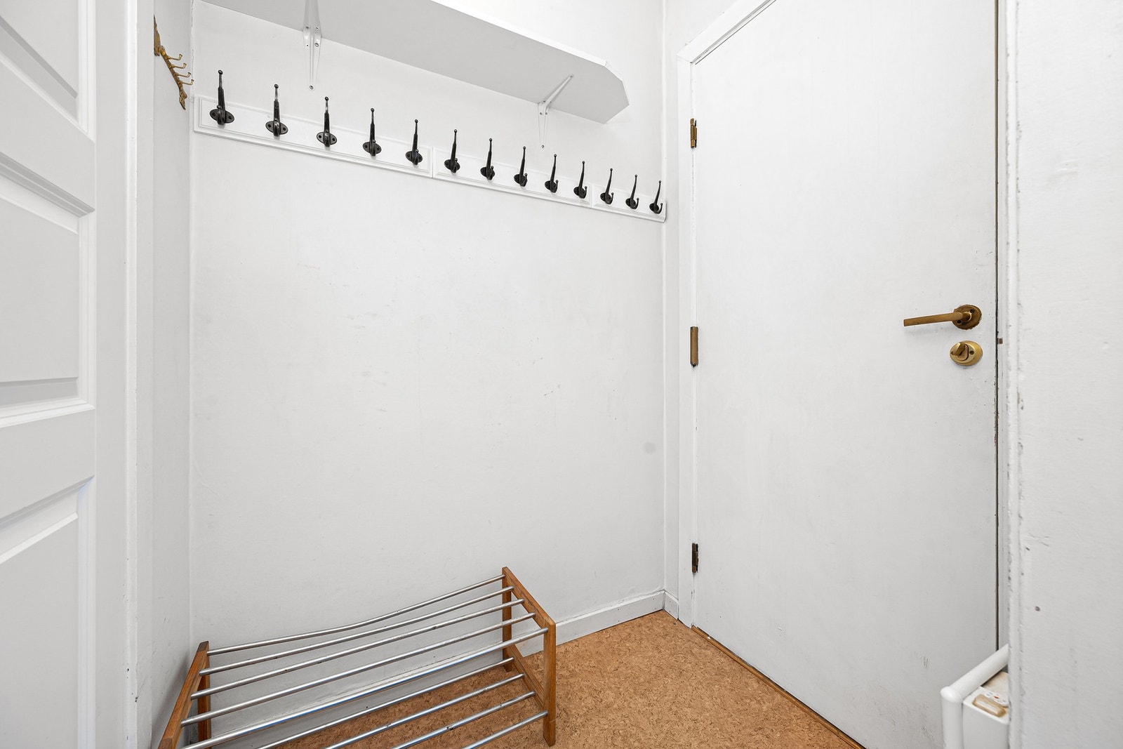 Fra inngangspartiet får man baderommet inn første dør rett fram. Galleribilde