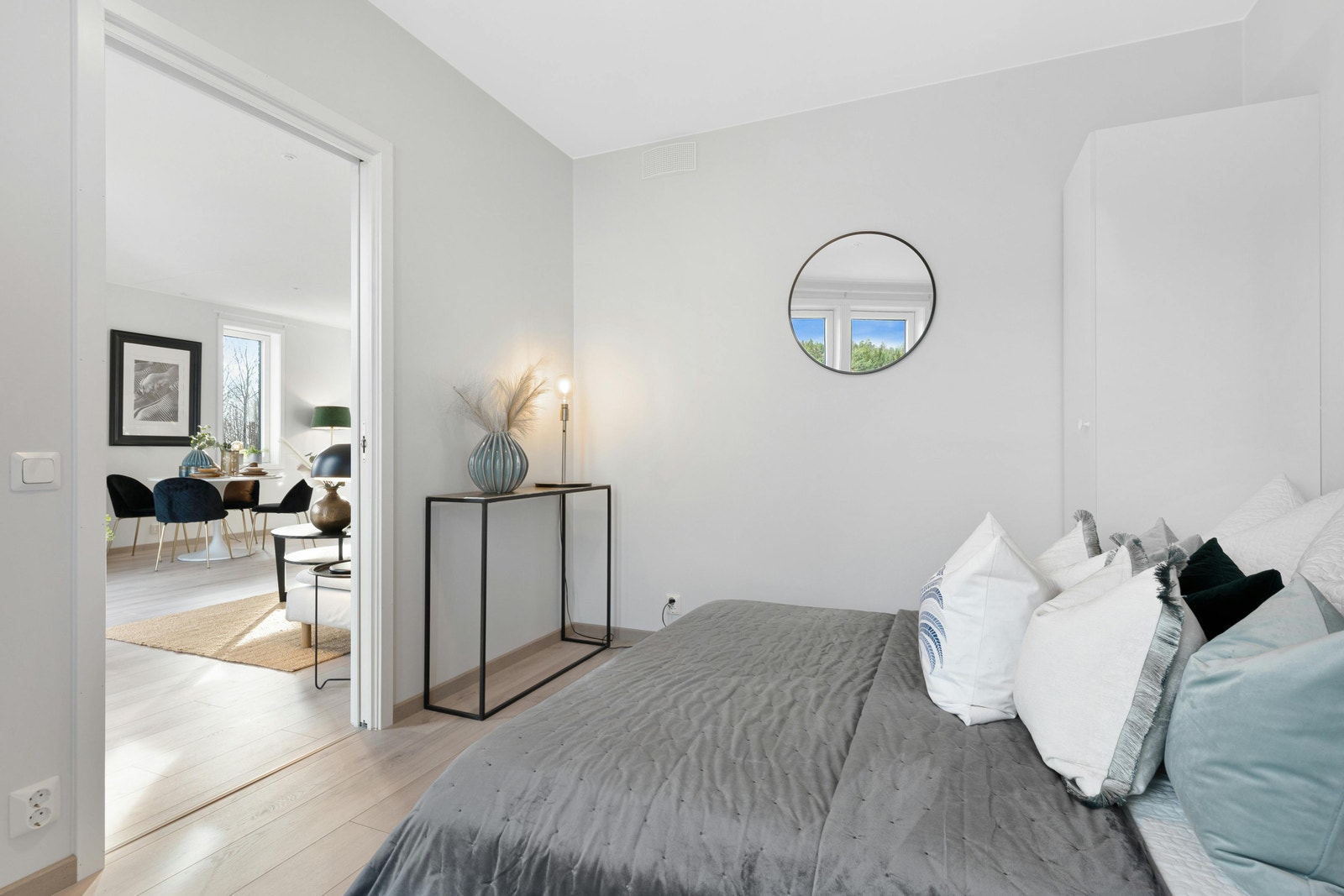 Hovedsoverom medfølgende garderobeskap Galleribilde