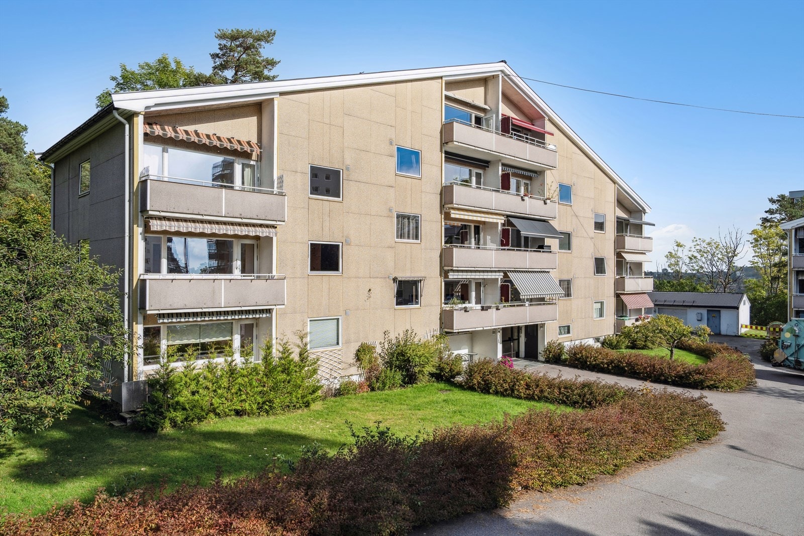 Leiligheten ligger i et populært og veletablert borettslag. Borettslaget tilbyr felles sykkelrom og vaskeri med tørkerom. Galleribilde