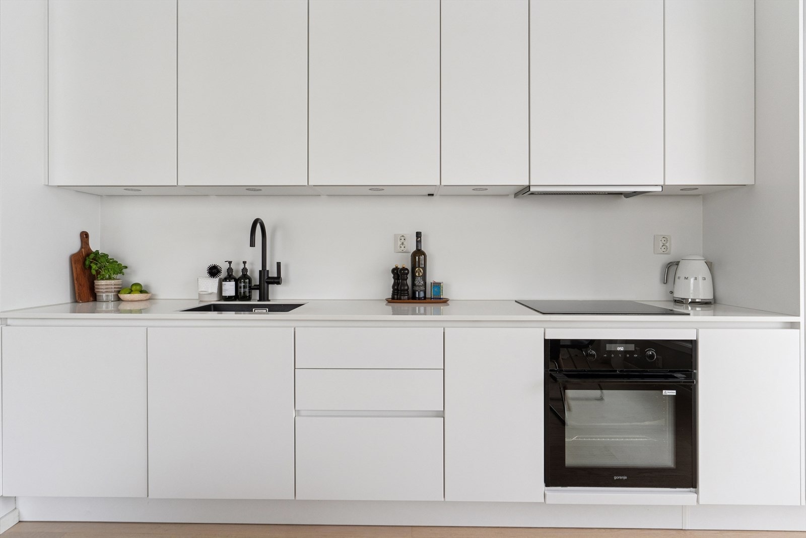 Stilrent kjøkkenet fra 2021, levert av Nobilia. Galleribilde