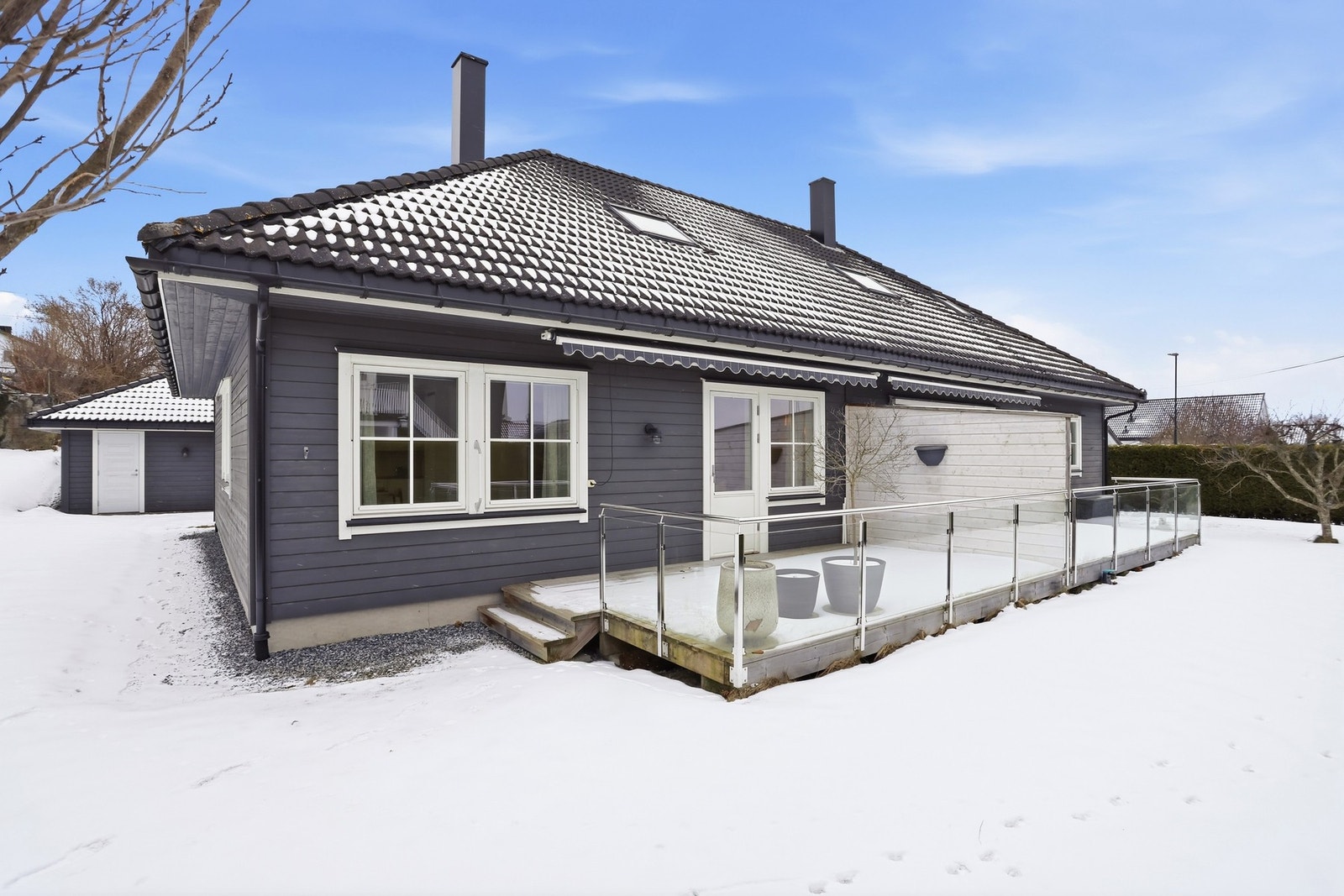 En innholdsrik halvpart av tomannsbolig i attraktivt og rolig boligområde Galleribilde