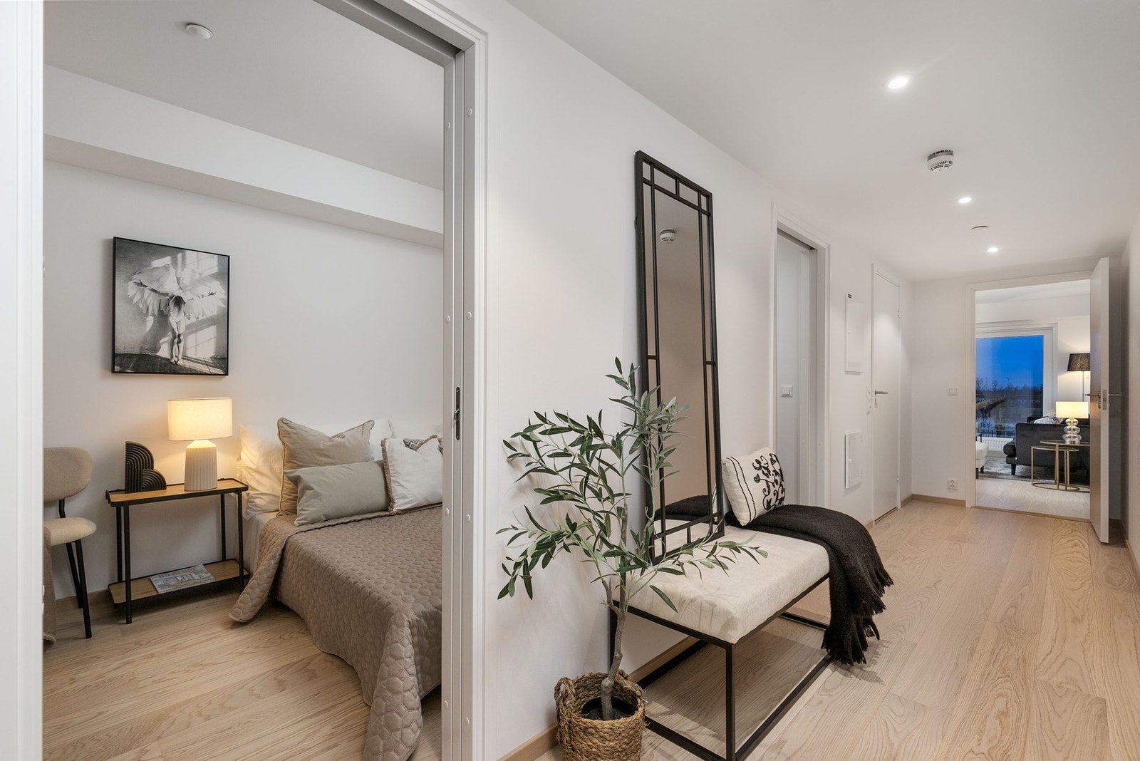 Entréen har god avsatt plass til kommode/skap etter ønske. Galleribilde