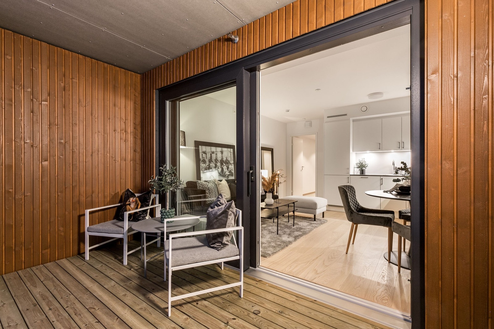 Utgang til en flott sydvendt balkong på 7 kvm. Galleribilde