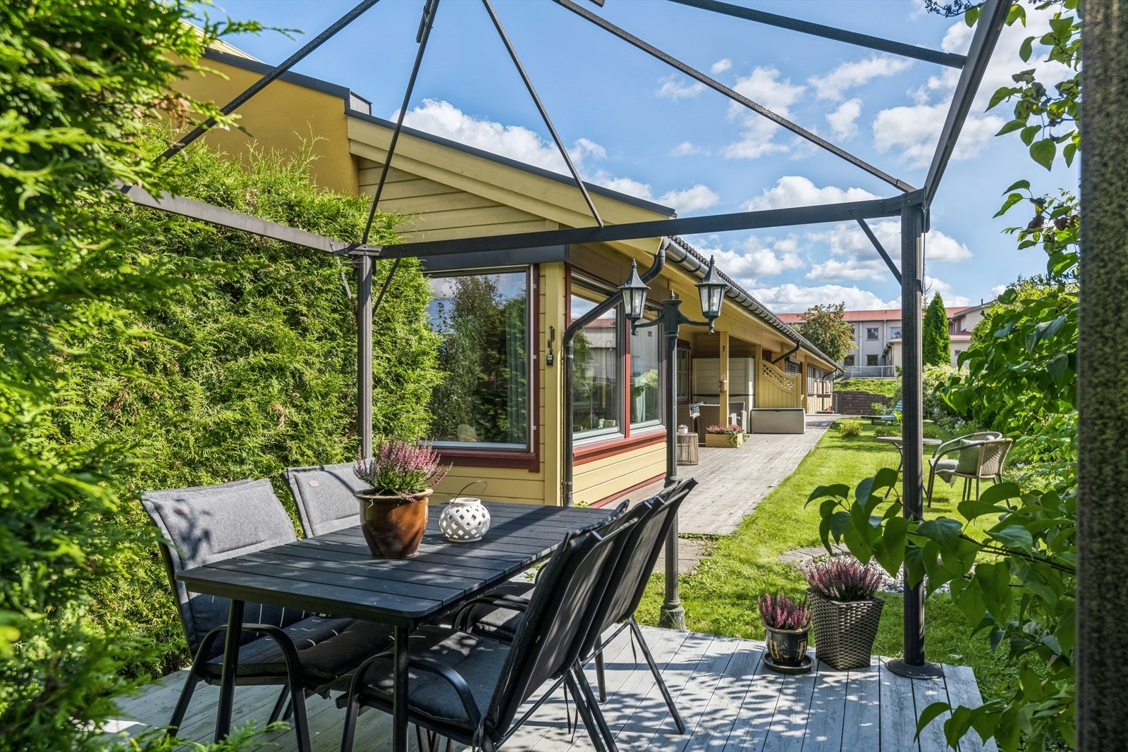 Skjermet platting med gode solforhold! Galleribilde