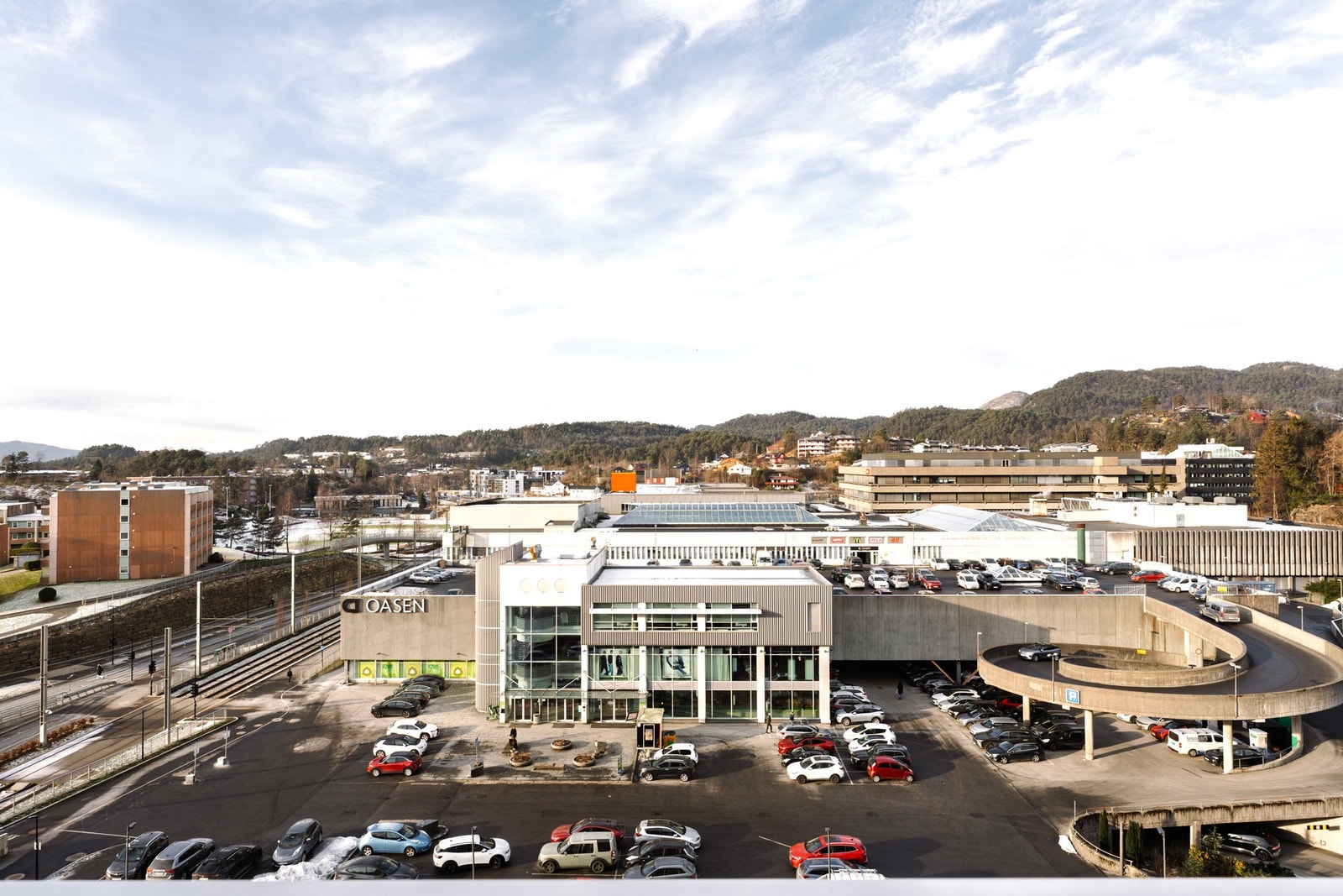 Oasen senter ligger rett ved leiligheten.. Galleribilde