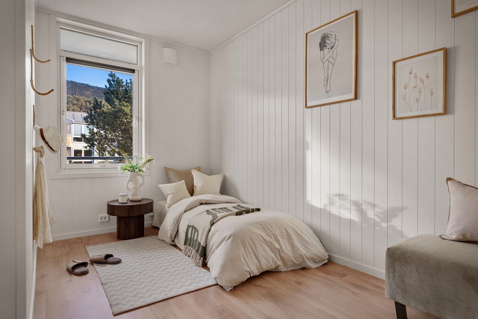 - Det andre soverommet har også god plass og måler hele 10,6 m² - Galleribilde