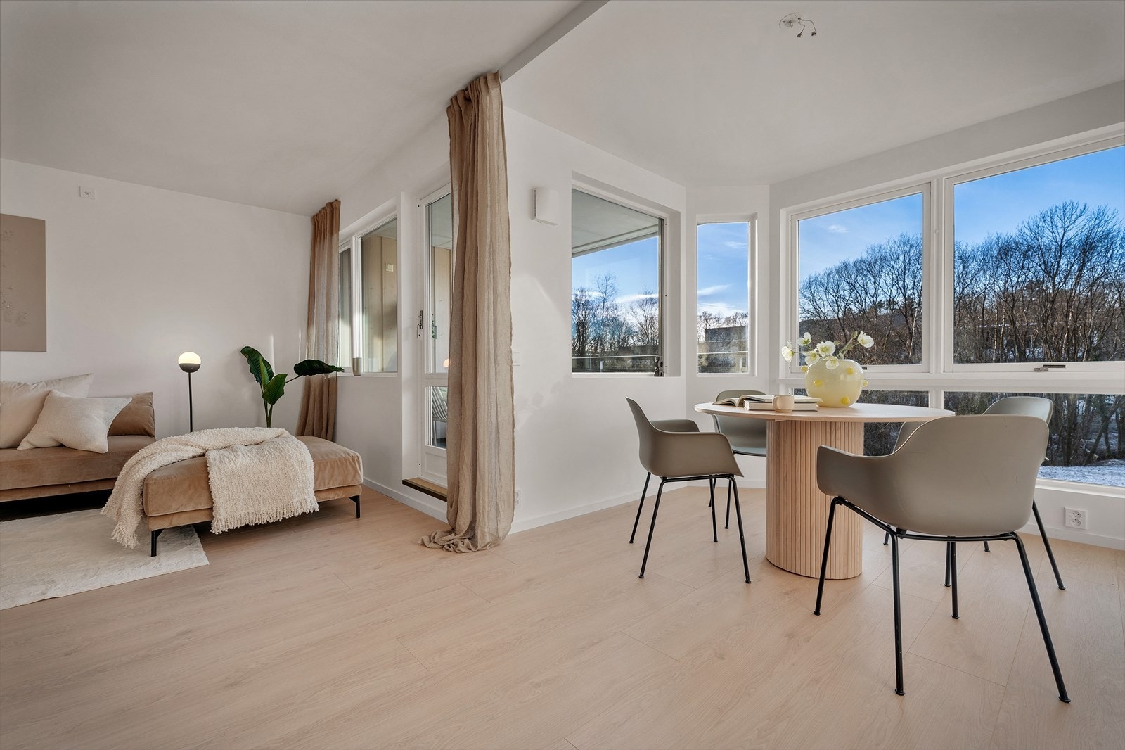 - I år er det også installert nye, moderne støpseldeksler og brytere - Galleribilde