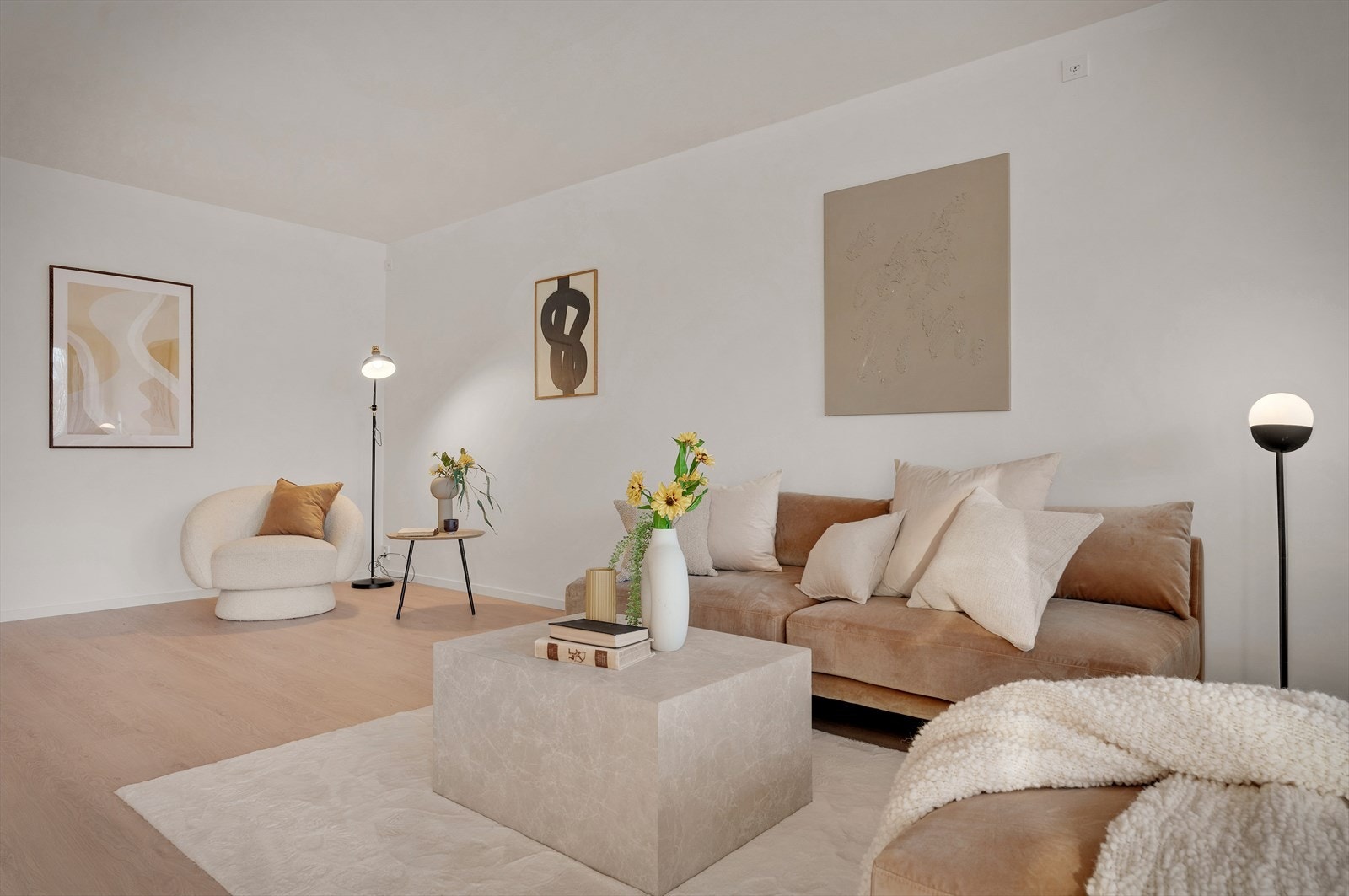 - Arealeffektiv planløsning med åpen stue- og kjøkkenløsning, til sammen måler det hele 39 m²! - Galleribilde