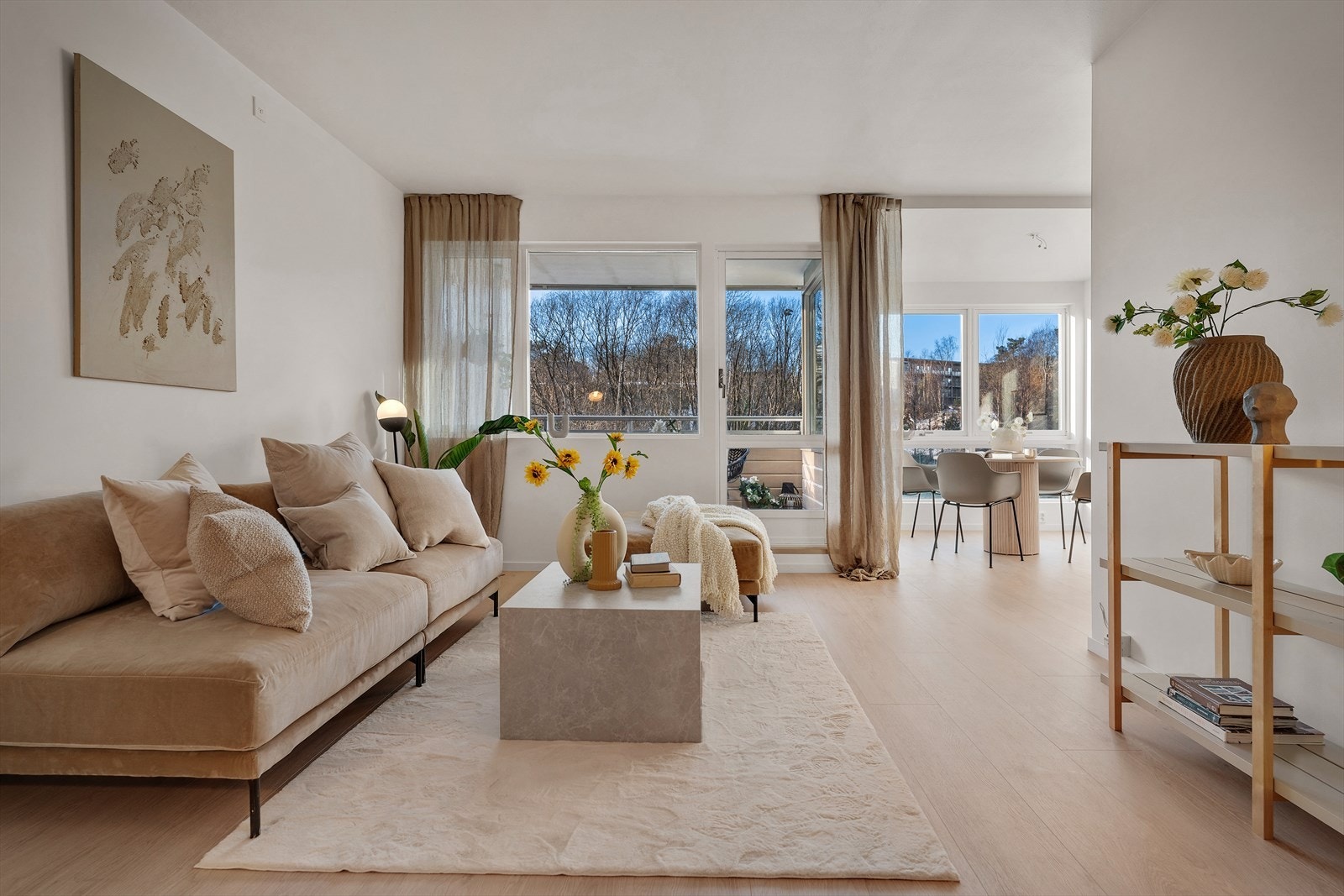 - Leiligheten ligger fint til i byggets 2. etasje - Galleribilde