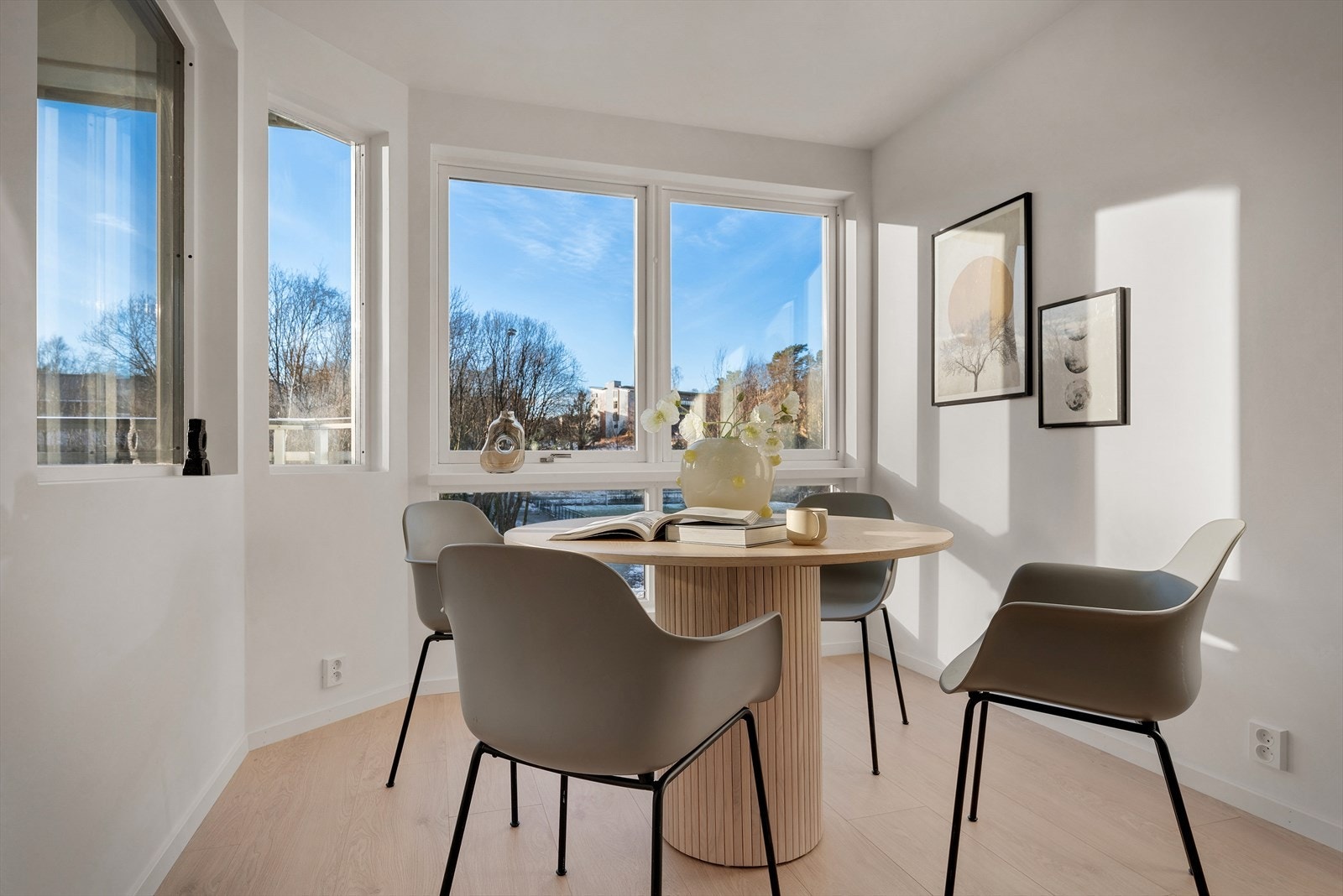 - Borettslaget består av 7 lavblokker med til sammen 360 leiligheter - Galleribilde