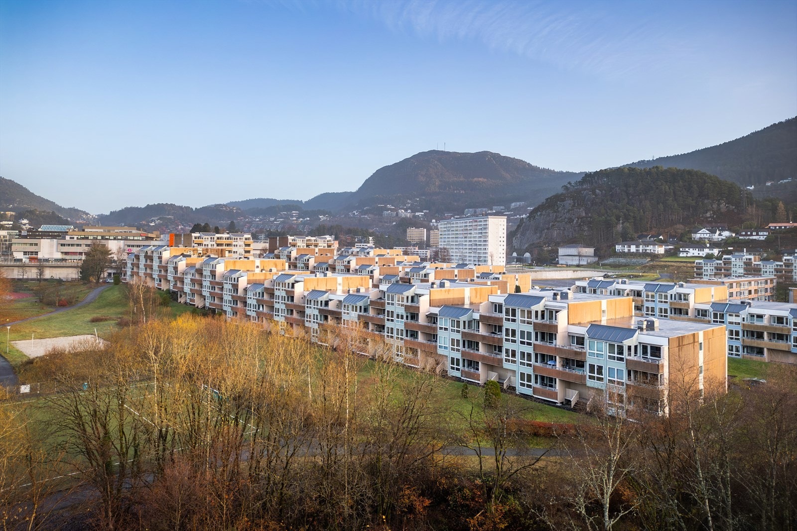 - Borettslaget har 325 garasjeplasser som tildeles etter ansiennitet hvor alle andeler kan søke - Galleribilde