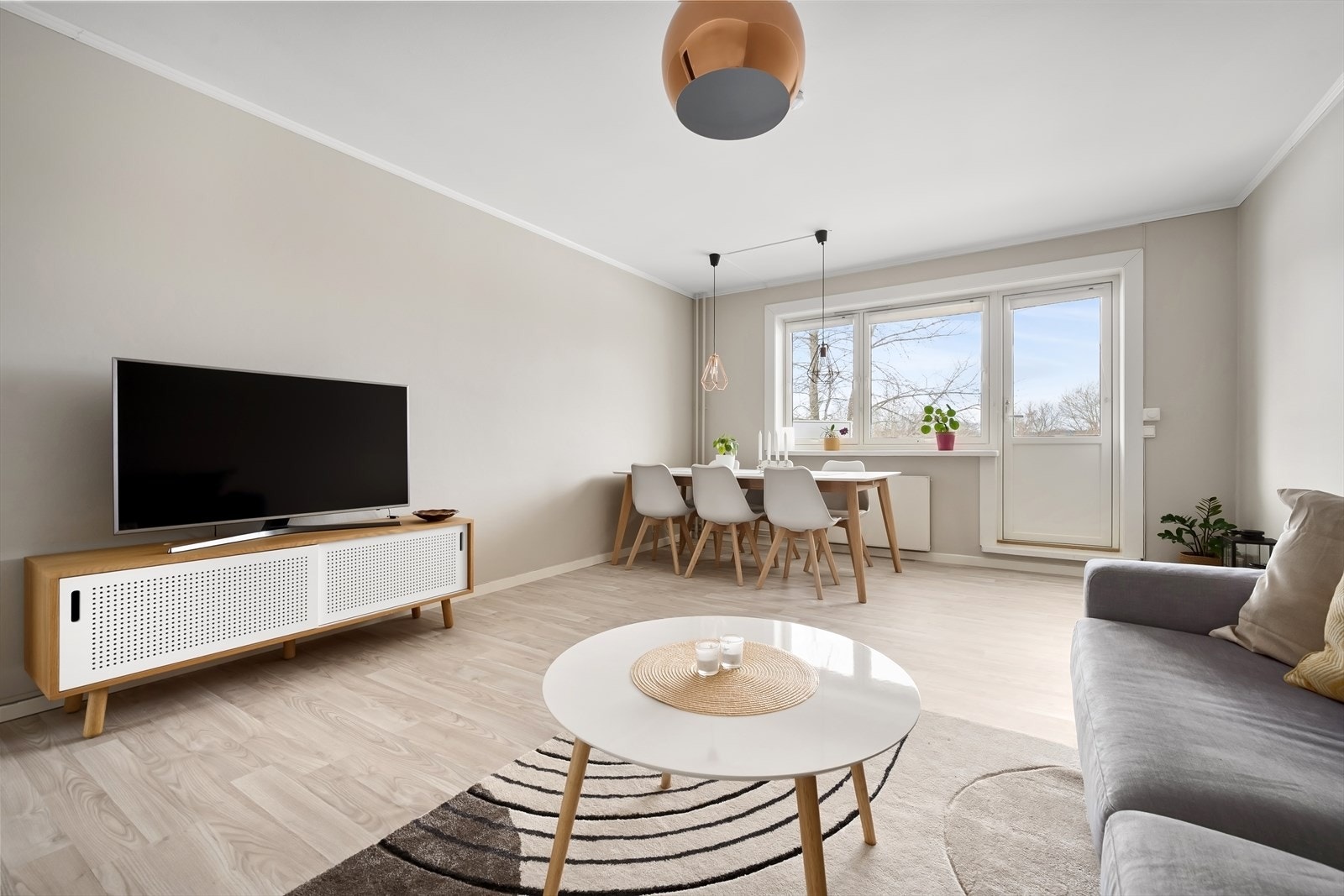 - Leiligheten holder en kjempe fin standard med nyere gulv og nymalte overflater - Galleribilde