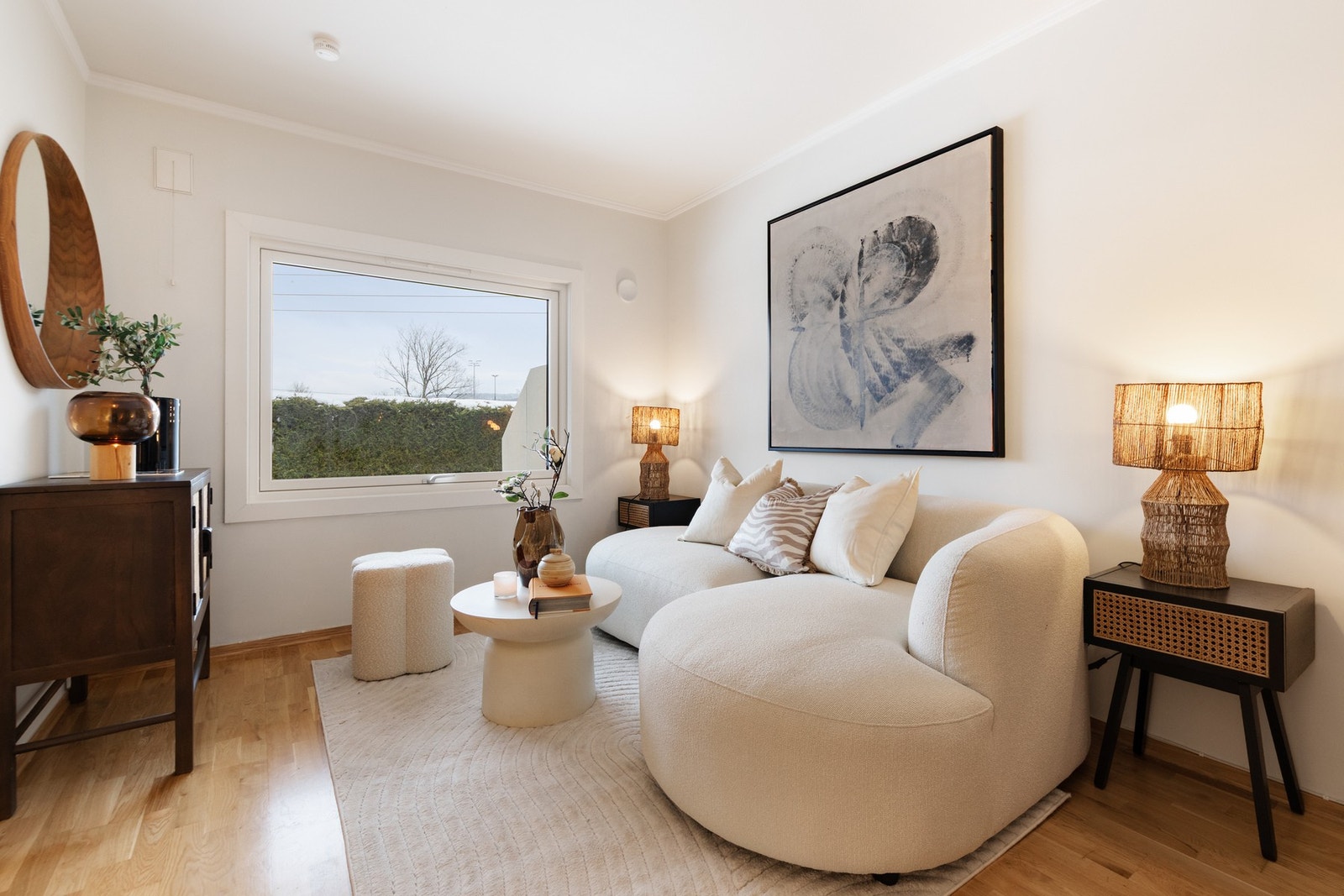 Lokal megler Victor Falkenberg Martins v/EIE Linderud har gleden av å presentere Beverveien 29! (Fotograf: Kristoffer Haugen ) Galleribilde