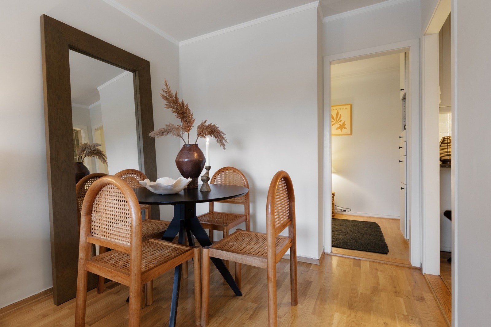 God plass til spisegruppe. Galleribilde