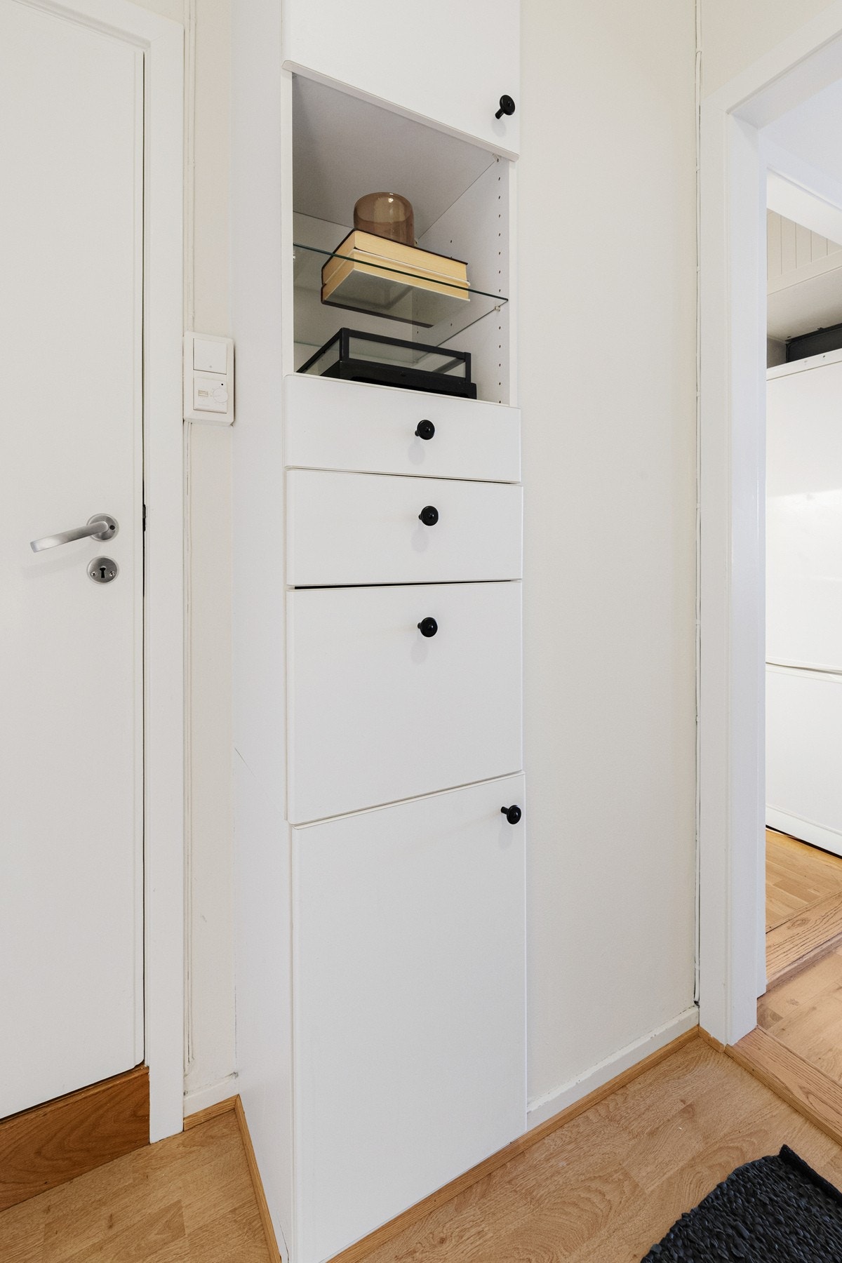 Smart innebygd oppbevaringsløsning som utnytter plassen godt. Galleribilde