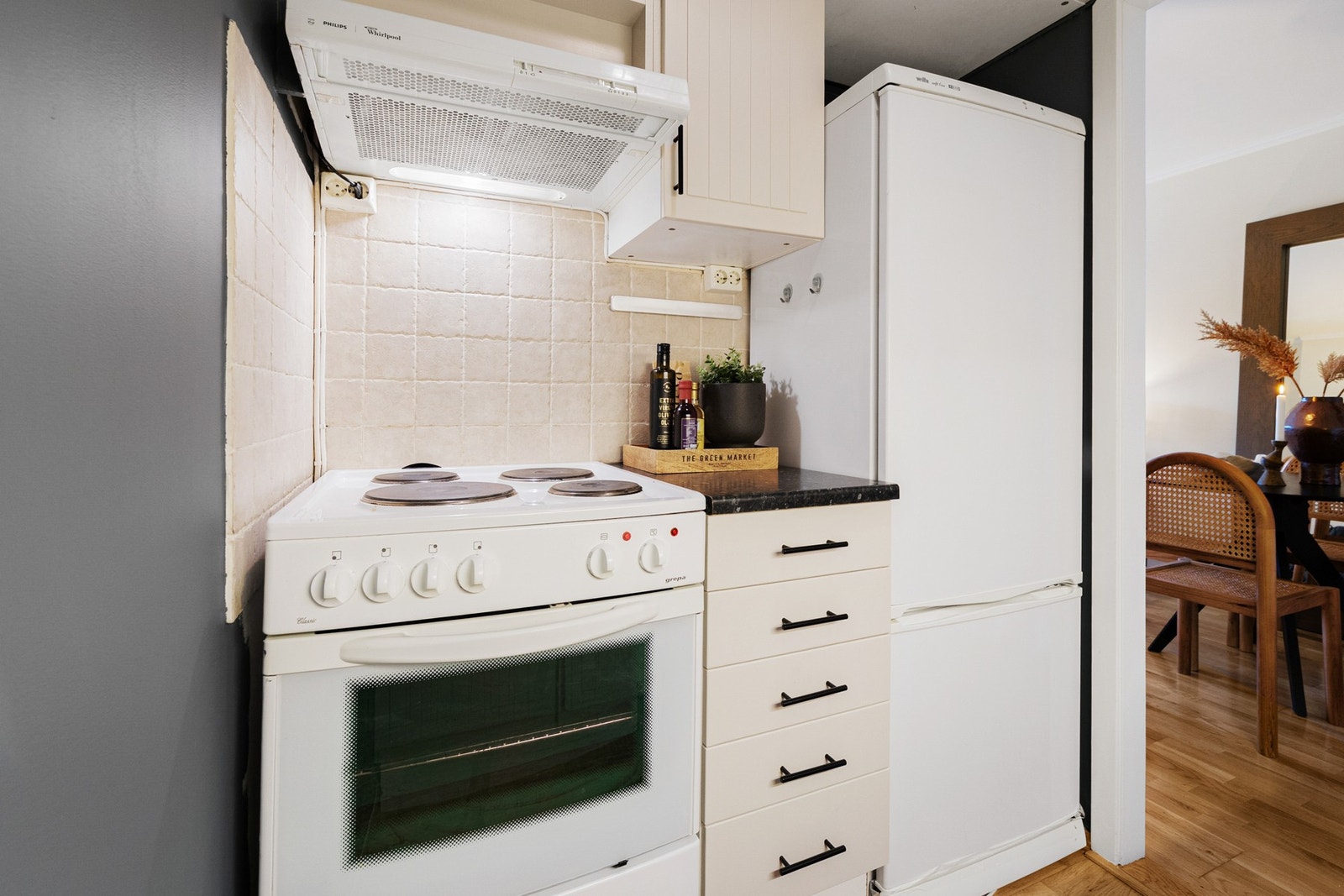 Innredningen byr på funksjonelle løsninger og gode arbeidsforhold for daglig matlaging. Galleribilde