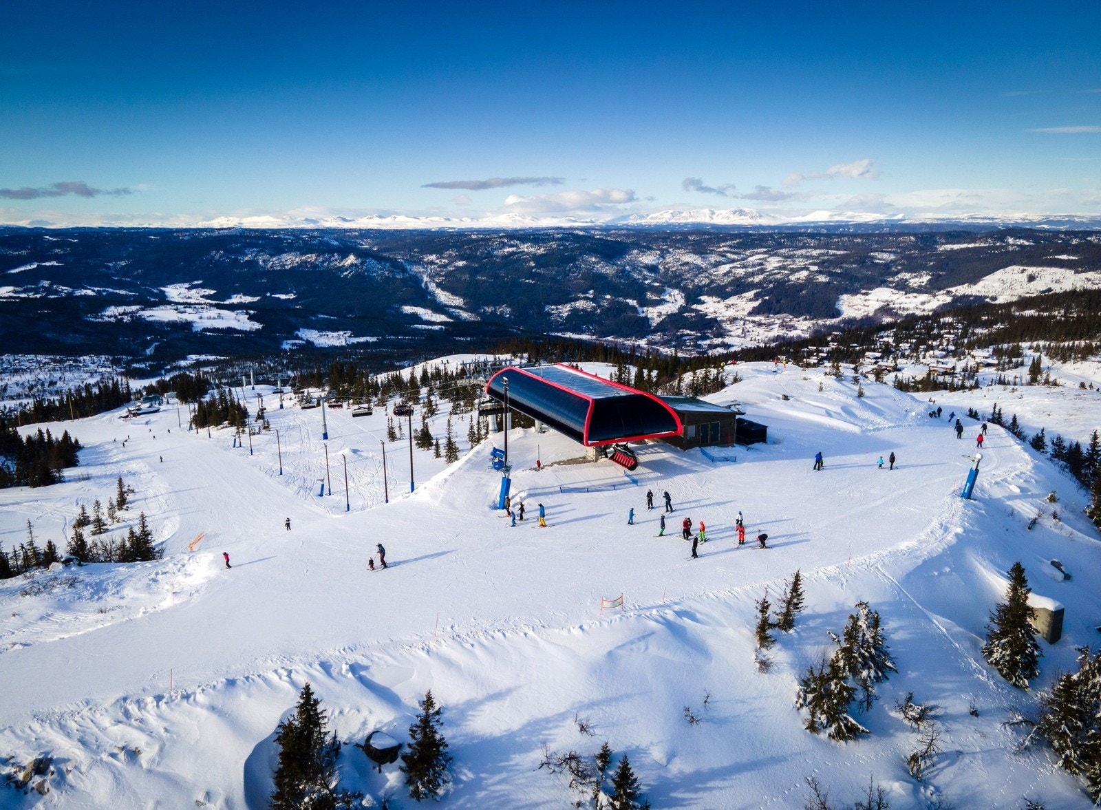 Toppstasjon stolheis. 15 nedfarter i ulike vanskelighetsgrader Galleribilde