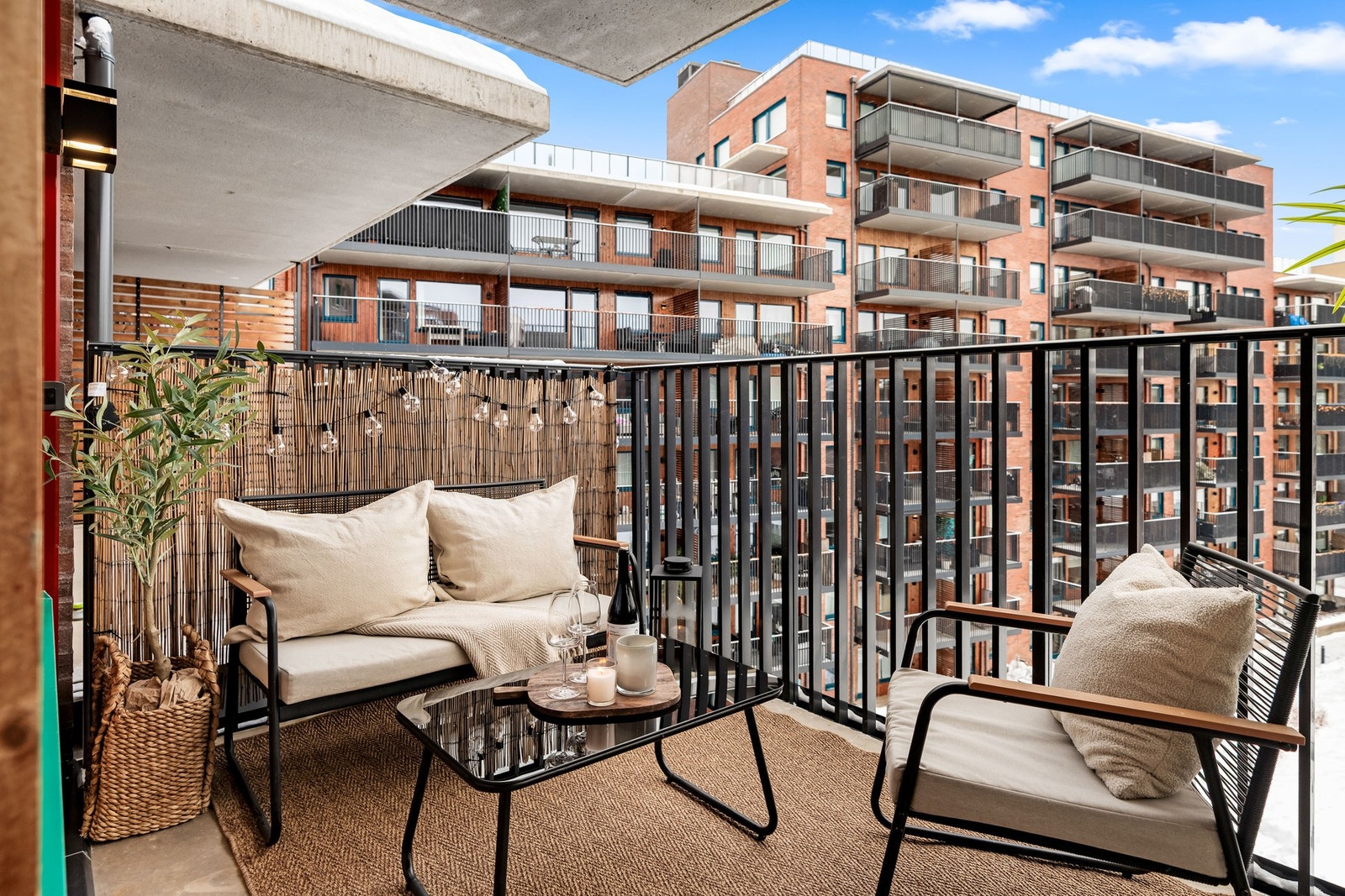 En herlig østvendt balkong på 8 kvm, som vender mot et hyggelig indre gårdsrom. Galleribilde