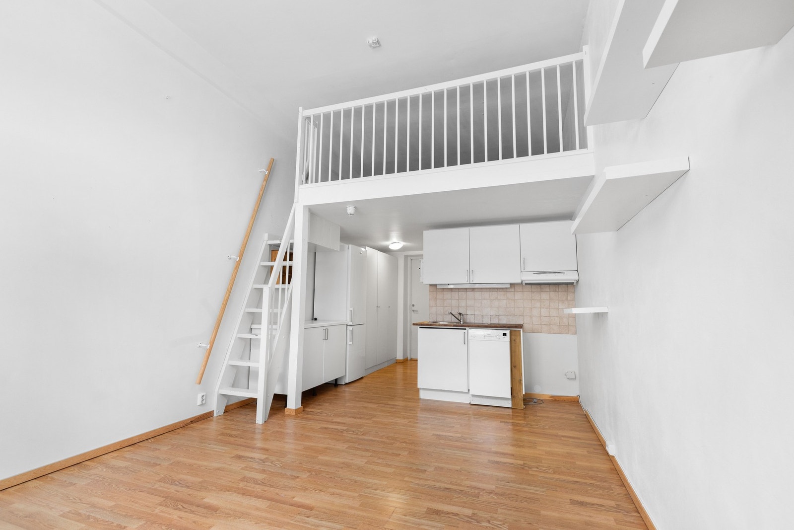 Takhøyden og de gode lysforholdene bidrar til en herlig og luftig atmosfære. Galleribilde