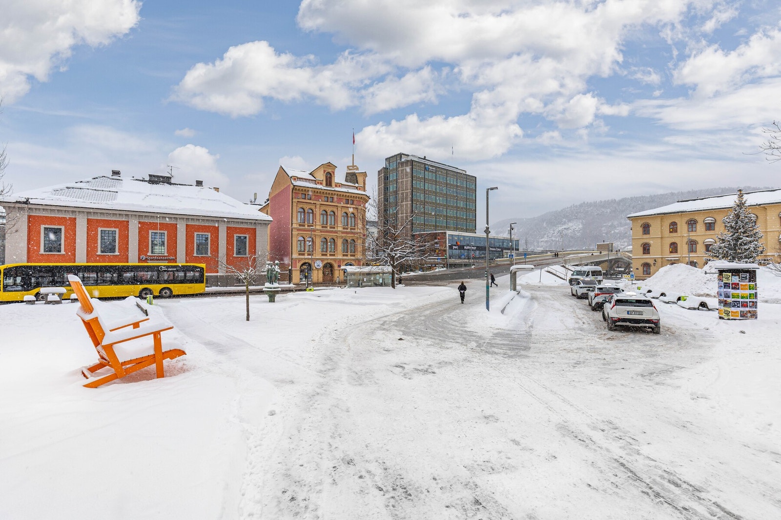 Pulserende byliv med caféer, restauranter og butikker i umiddelbar nærhet. Galleribilde