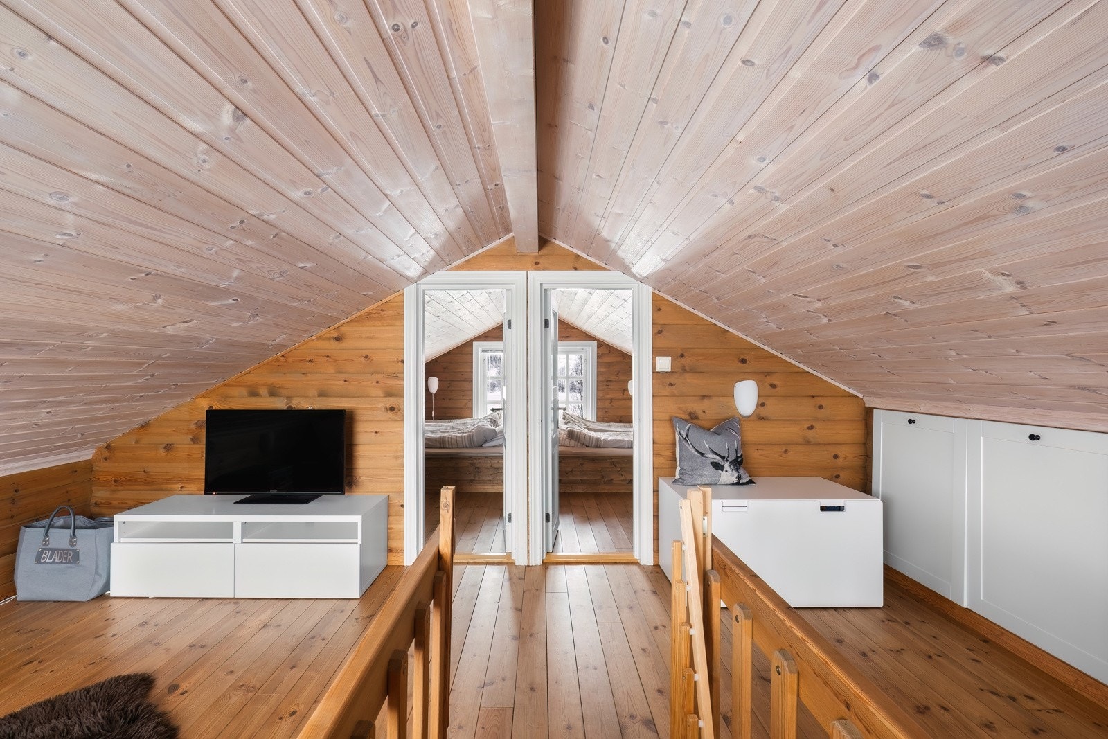 Loftstue. Galleribilde