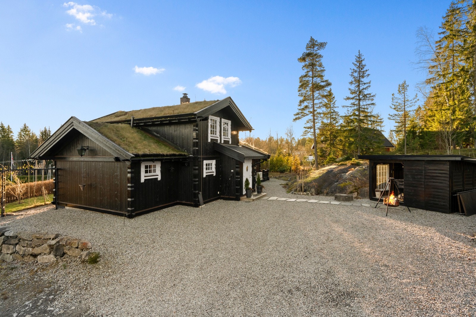 Her kan altså sommerdager nytes på flere usjenerte uteplasser. Galleribilde