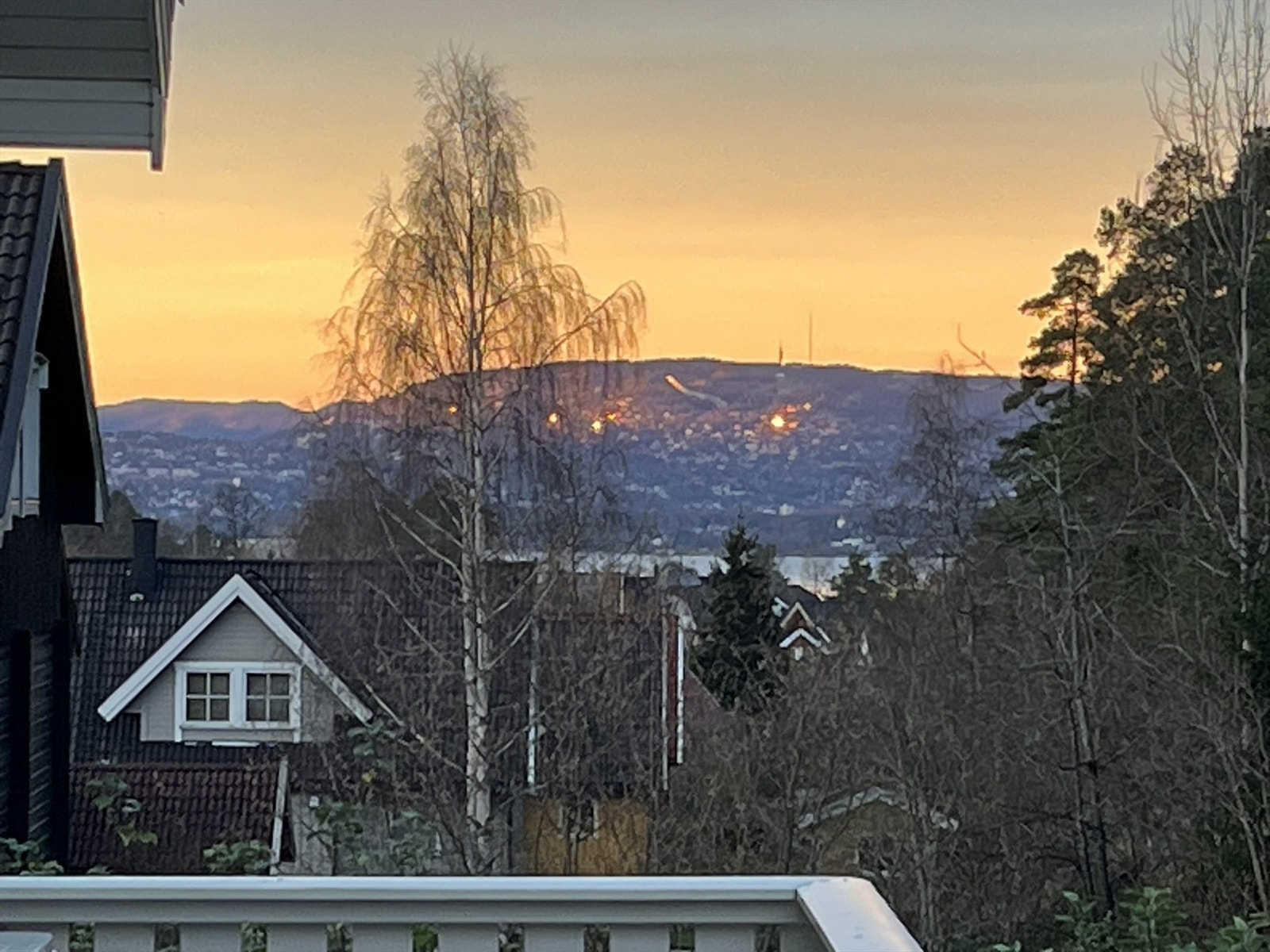 Kveldsstemning på balkongen. Galleribilde