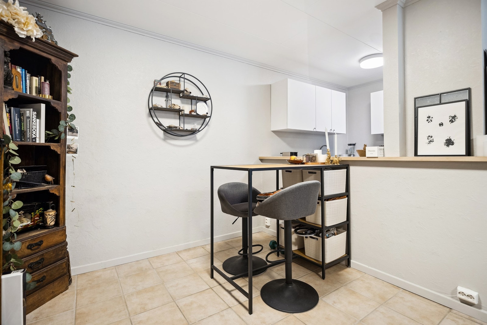 Utleiedel: Stue og kjøkken i åpen løsning. Galleribilde