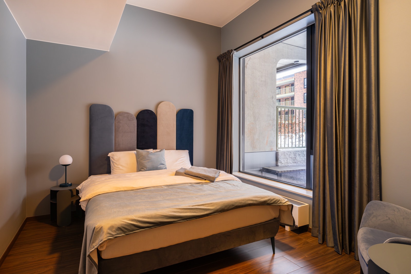 Det ene rommet har plass til to Galleribilde