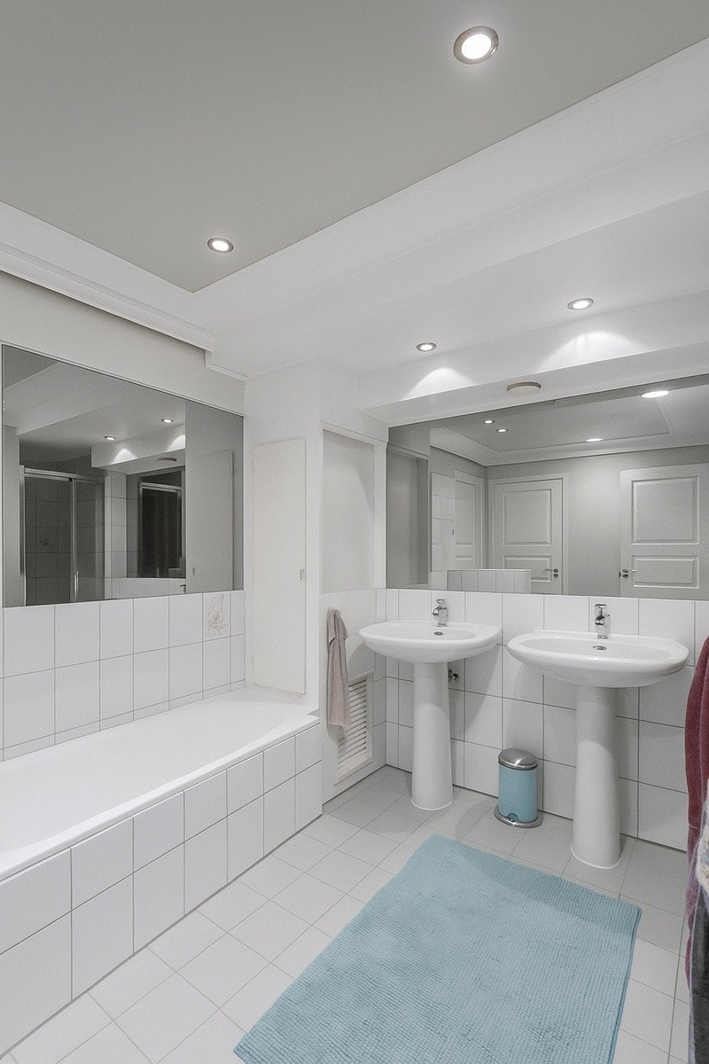 Bad med både dusj og badekar Galleribilde