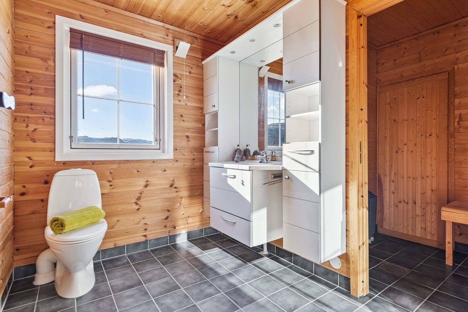 - Bad med behagelig varme i gulv - Galleribilde