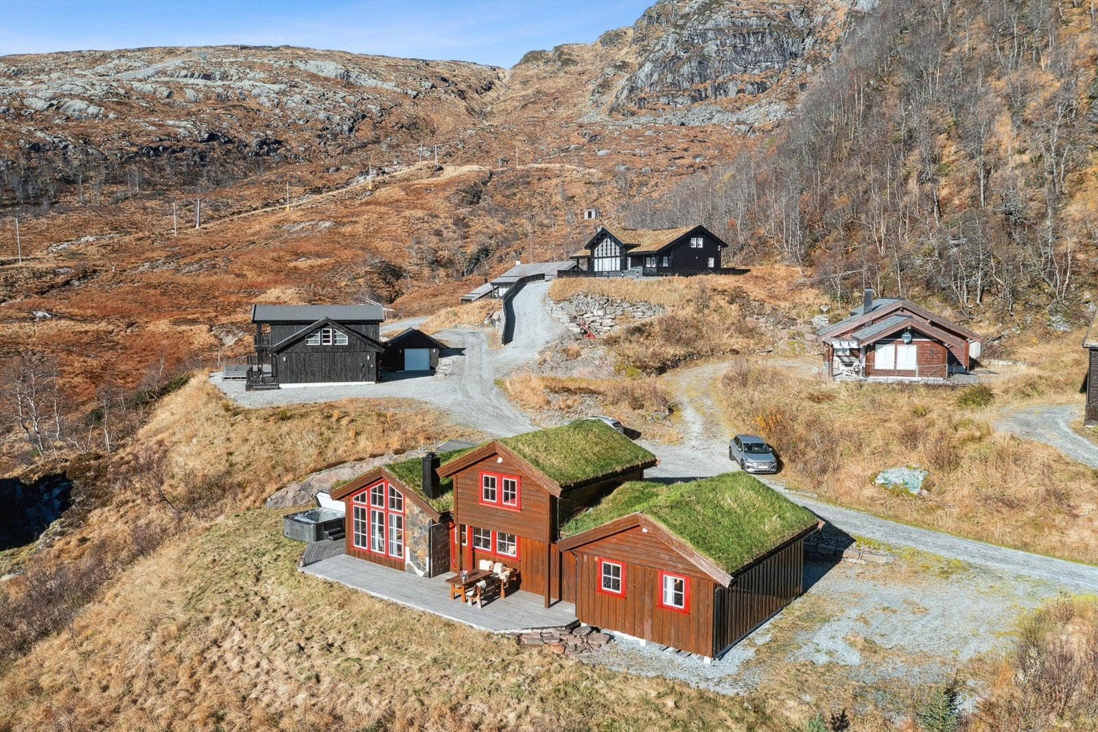 - Hytten stod ny i 2008 og holder derav en gjennomgående fin standard, og fremstår velholdt - Galleribilde