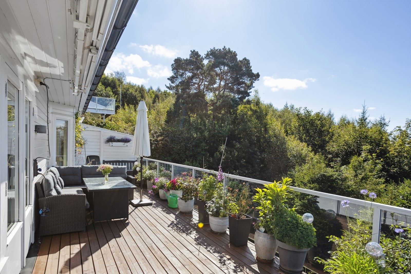 Terrasse på 30 kvm med sol fra morgen til kveld! Galleribilde