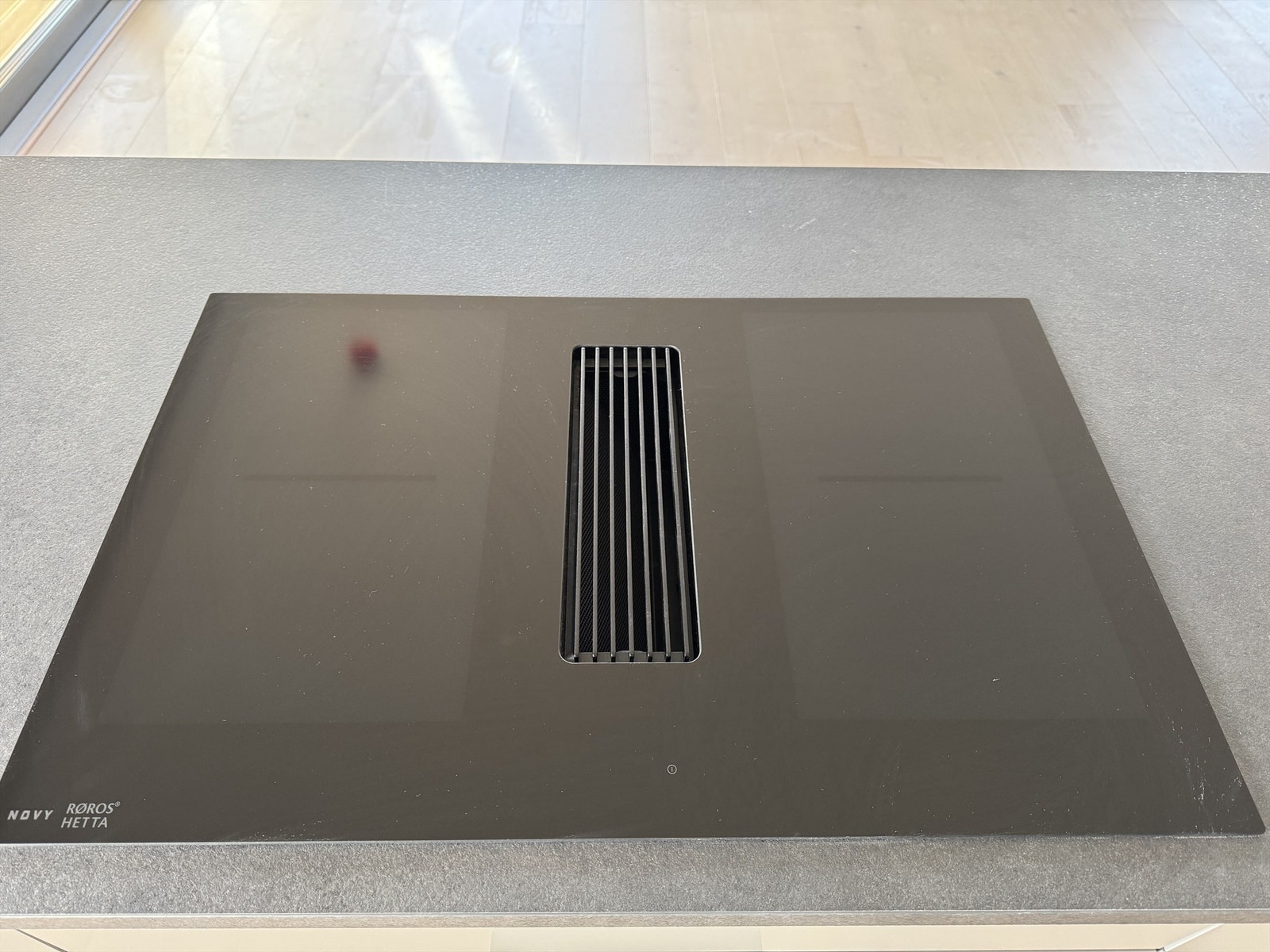 Røroshetta koketopp med integrert benkeventilator. Bilde fra byggeplass, 29/1-26. Galleribilde