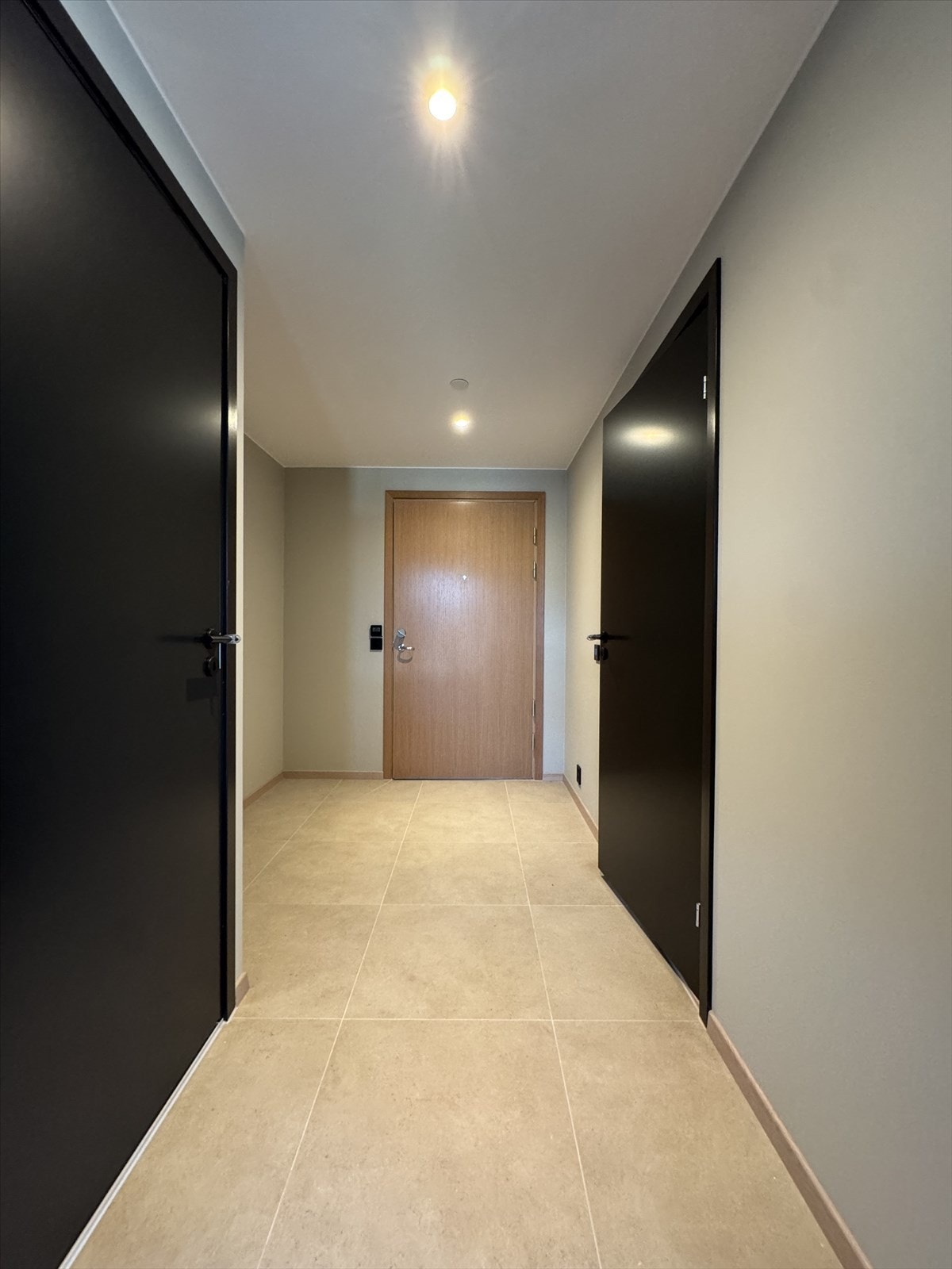 Entré og gang på totalt ca. 8 m². Bilde fra byggeplass, 29/1-26. Galleribilde