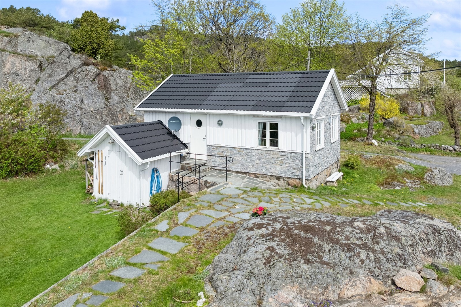 Annekset antas å være oppført på 1960-tallet og har et tilbygg som fungerer som praktisk bod til anneksbygningen. Galleribilde