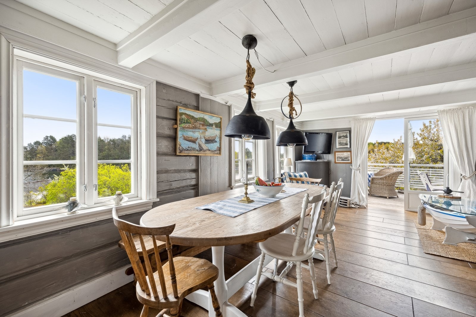 Lys og herlig stue med god møbleringsfrihet. Galleribilde