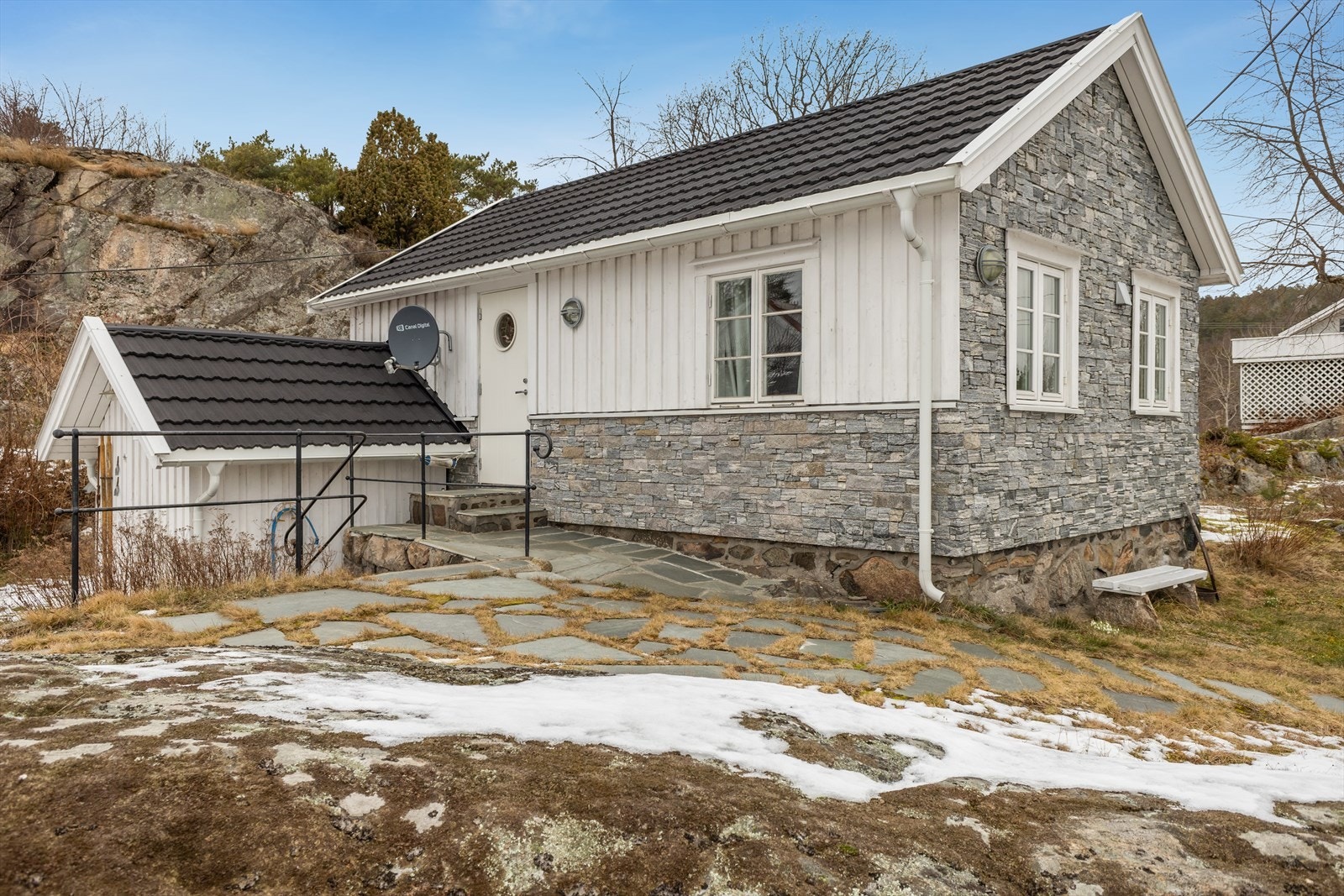 Det er svært gode overnattingsmuligheter med både hovedbygningen og det separate annekset - ideelt for familie og gjester. Galleribilde