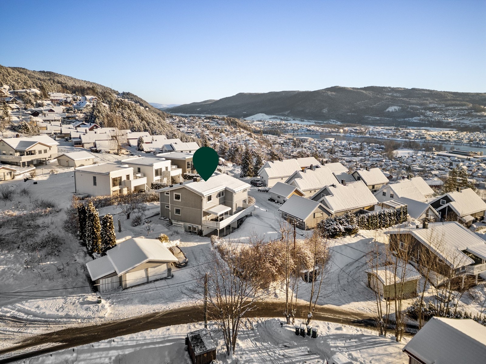 Eiendommen har en fin beliggenhet i Krokstadelva
Foto: Ole Thorgeir Solheim Thoresen Galleribilde