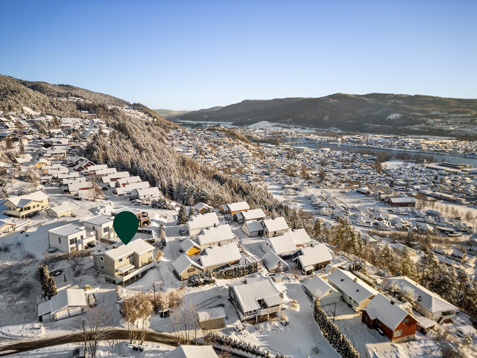 Forøvrig er det kort vei til en rekke servicetilbud og flere fritids- og sportstilbud Galleribilde