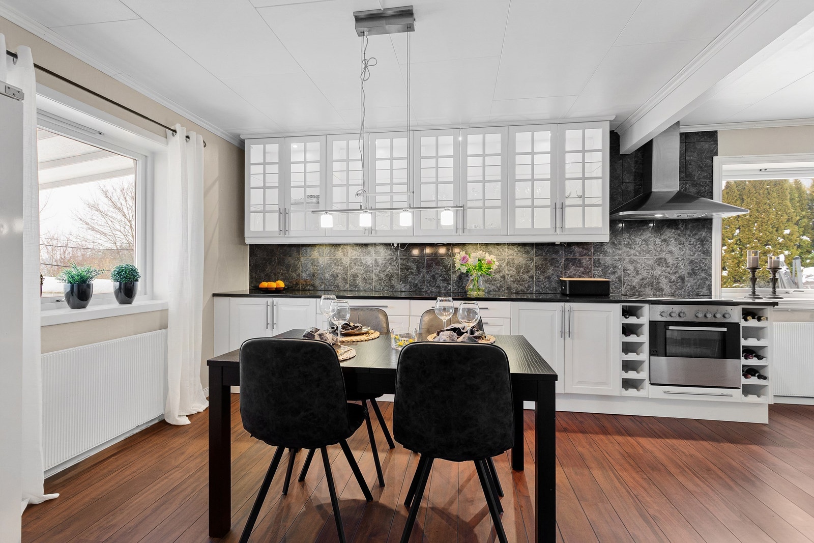 Svært god skap- og skuffplass Galleribilde