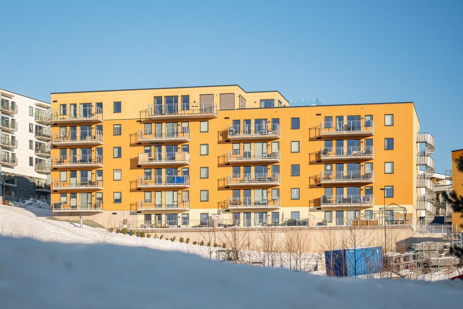 Boligen ligger i et nyere boligområde med nærhet til det meste av servicefunksjoner samt marka. Galleribilde