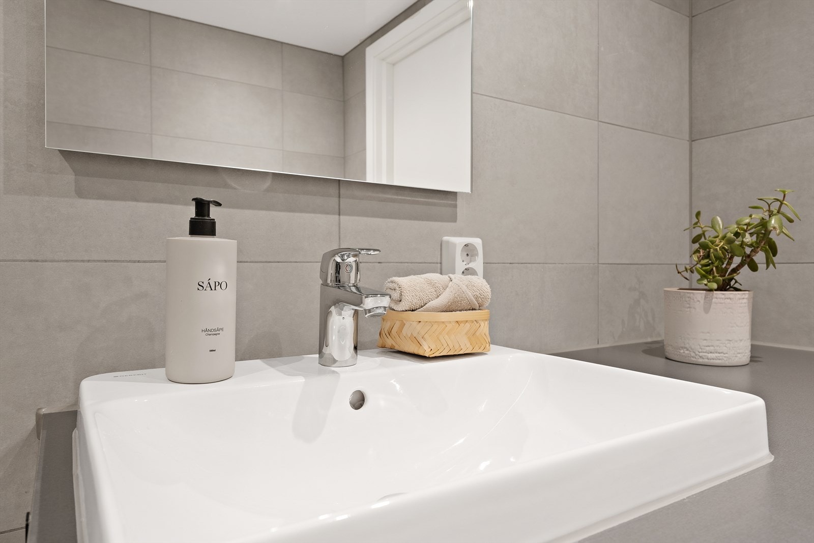 Balansert ventilasjon med avtrekk bidrar til et tørt og sunt miljø på badet. Galleribilde