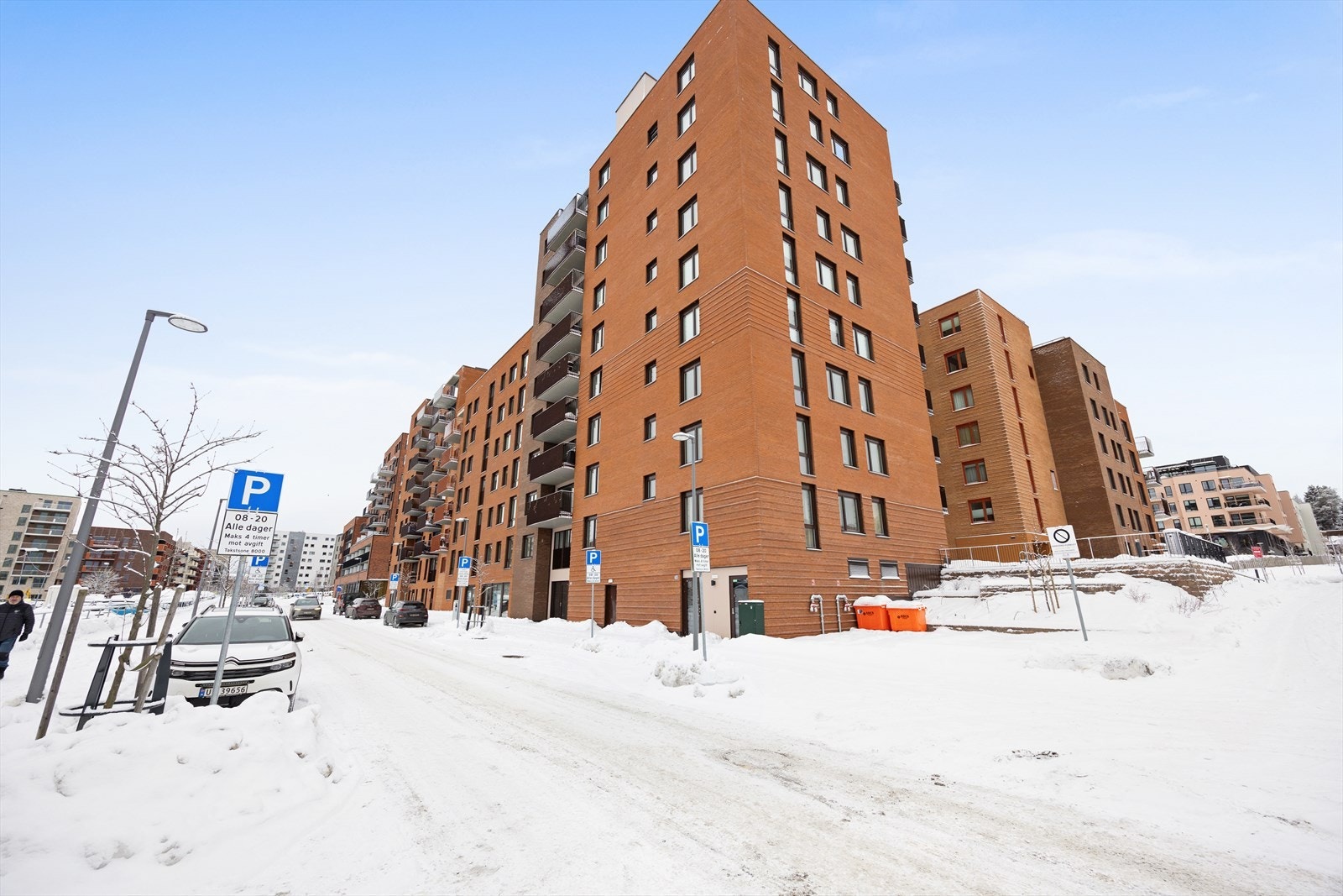 For bilpendlere er veien kort til hovedveinettet mot Oslo og Gardermoen. Galleribilde